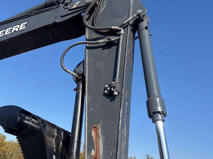 2022-deere-210g-lc-image-16