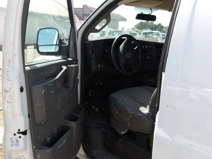 2016-utility-van-image-20