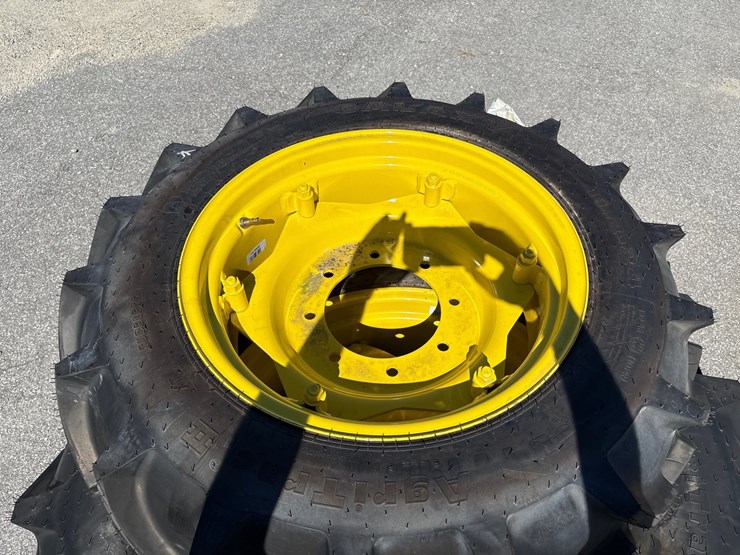 #1070-•-john-deere-r1-ag-tires-with-rims-image-5