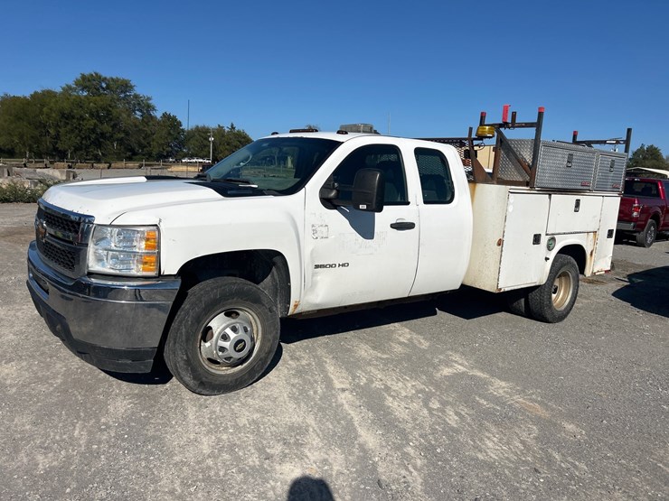 2013-chevrolet-3500-image-1