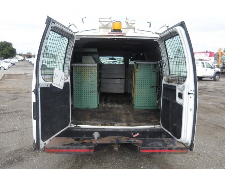 2002-ford-e350-image-14