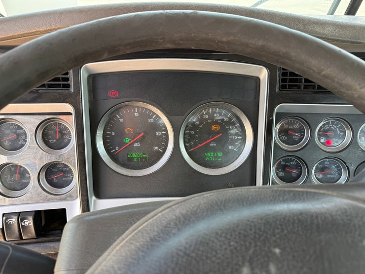 2009-kenworth-t800-image-21