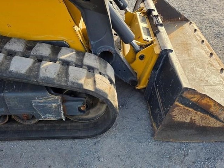 2022-deere-333g-image-8