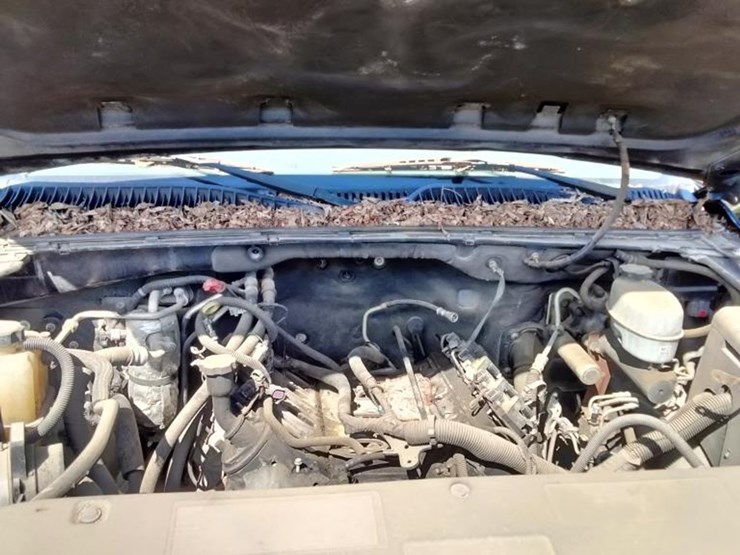 2004-chevrolet-tahoe-image-10