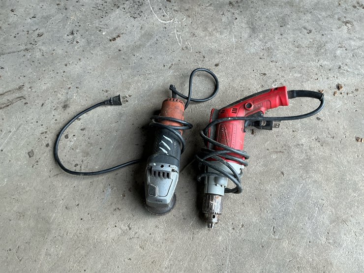 #111-•-milwaukee-0300-20-1/2"-corded-drill-and-black-&-decker-bdeg400-4.5"-angle-grinder-image-3