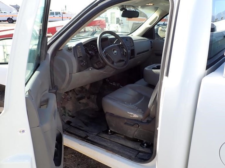 2011-chevrolet-silverado-1500-image-11