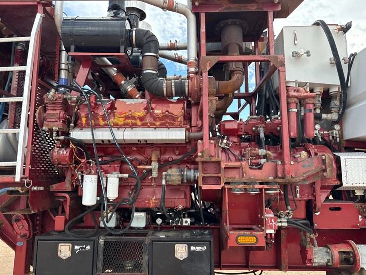 2012-caterpillar-c27-image-15