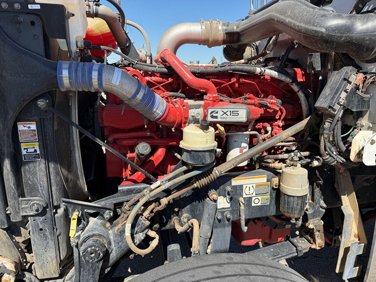 2020-peterbilt-389-image-14