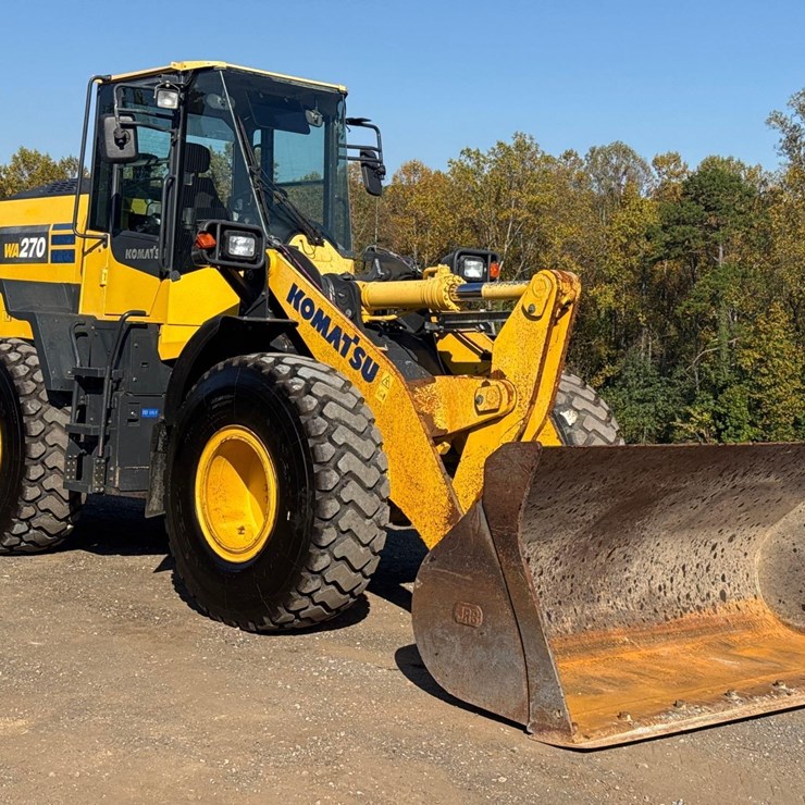 2019 KOMATSU WA270-8
