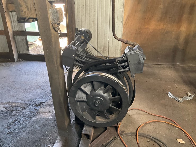 #157-•-ingersoll-rand-7100-industrial-air-compressor-pump-image-1