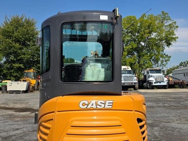 2018-case-cx37c-image-20