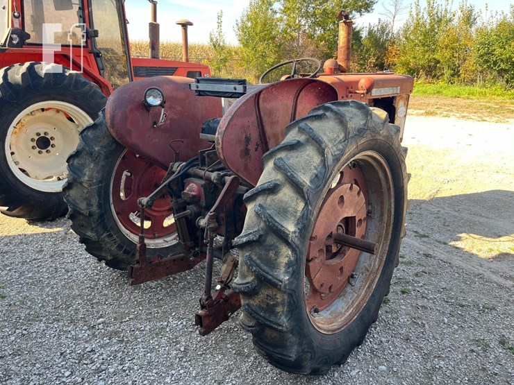 farmall-tractor-8224-image-3