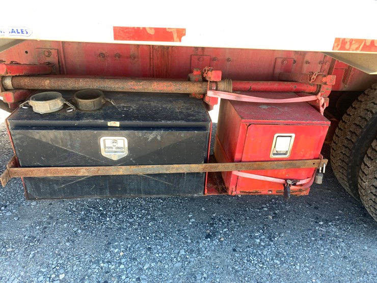 2009-peterbilt-367-image-12