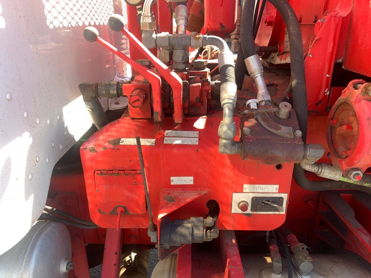 2009-peterbilt-367-image-9