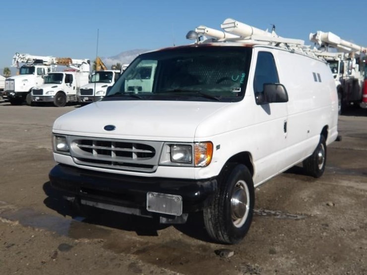 2002-ford-e350-image-1