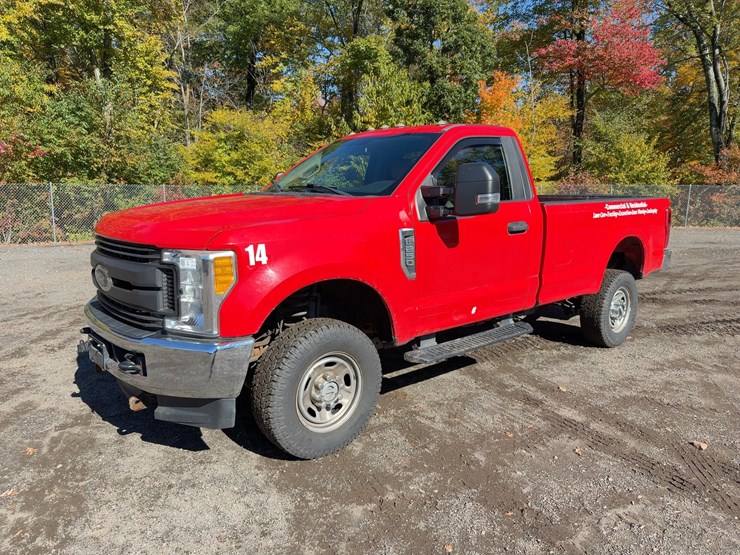 2017-ford-f250-xl-image-1
