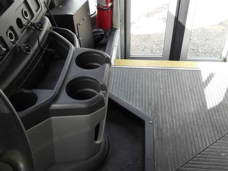 2016-ford-e450-image-25