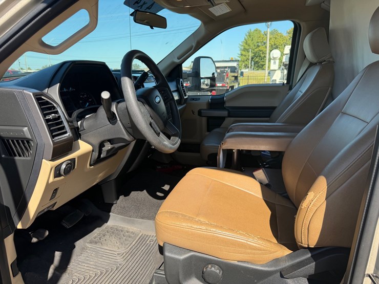 2018-ford-f550-image-24