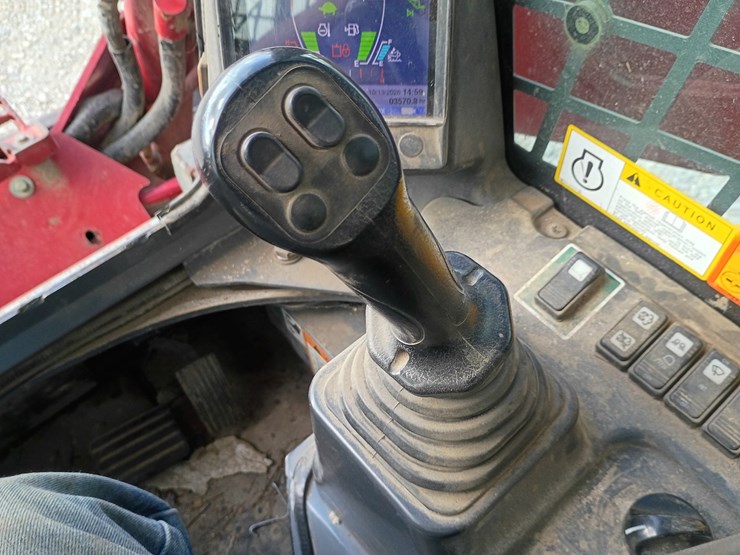 2017-takeuchi-tl12v2-image-35