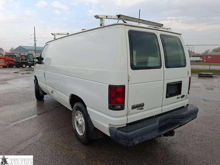 2011-ford-cargo-image-7