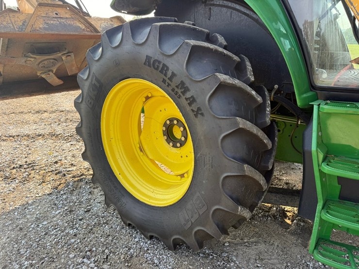 2017-john-deere-6110m-image-17