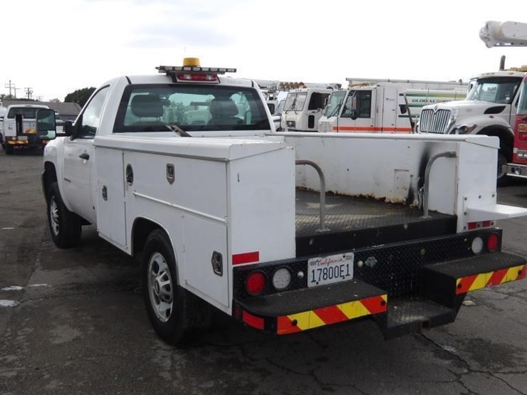 2011-chevrolet-silverado-2500-image-5