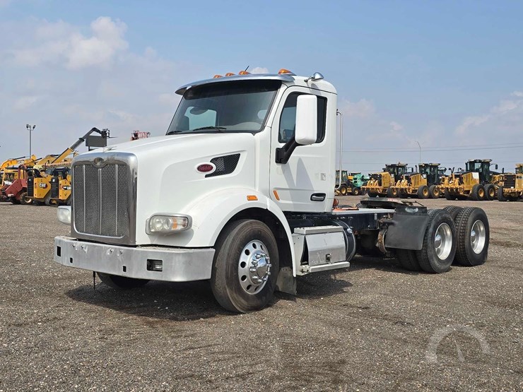 2017-peterbilt-567-image-1