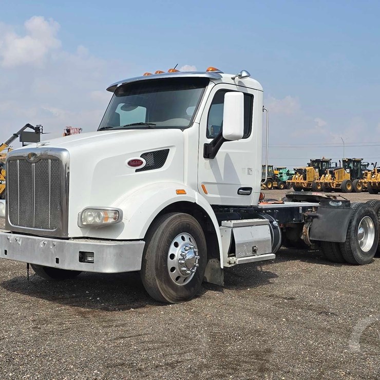 2017 PETERBILT 567