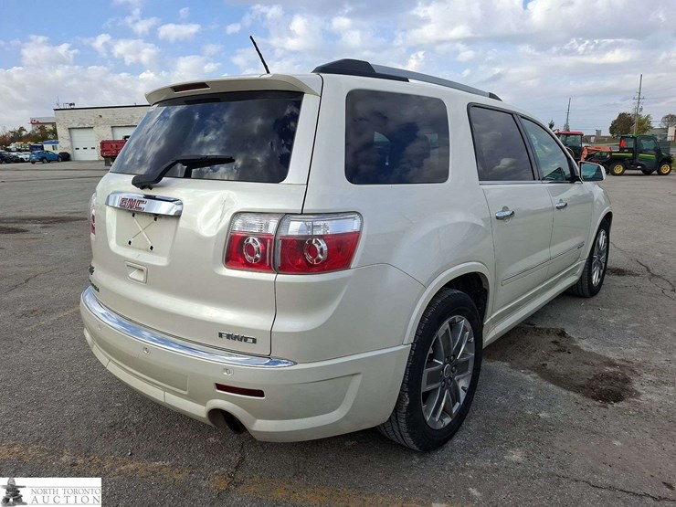 2011-gmc-acadia-image-5