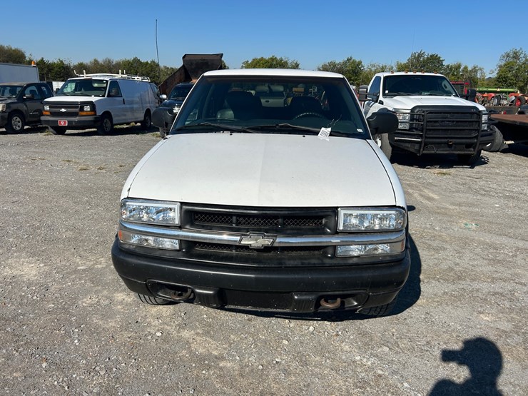 2003-chevrolet-s10-image-3