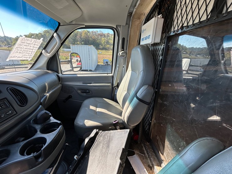 2008-ford-e450-image-10