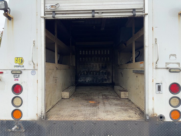2013-ford-f550-xl-image-21