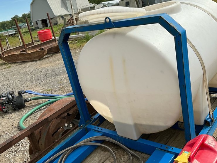 #186-•-polyethylene-horizontal-leg-tank-on-steel-skid-image-4