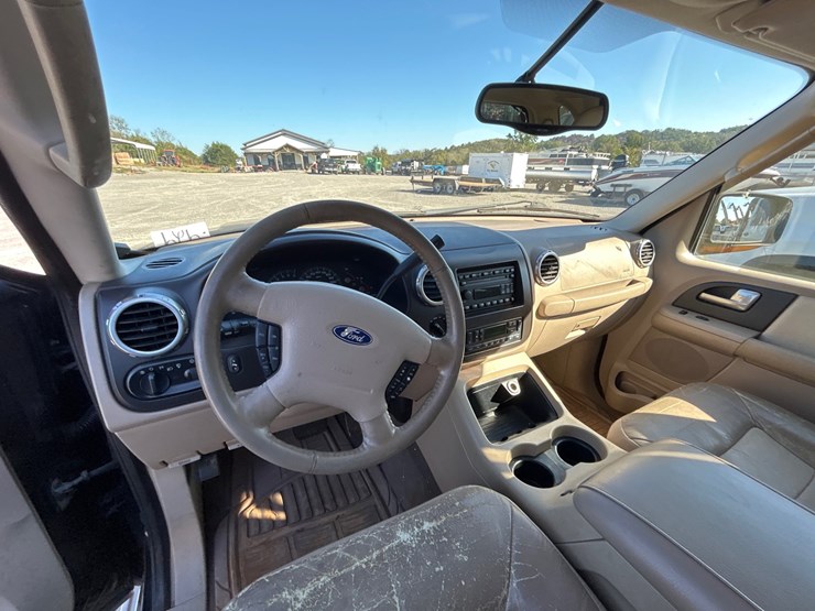 2004-ford-expedition-image-12