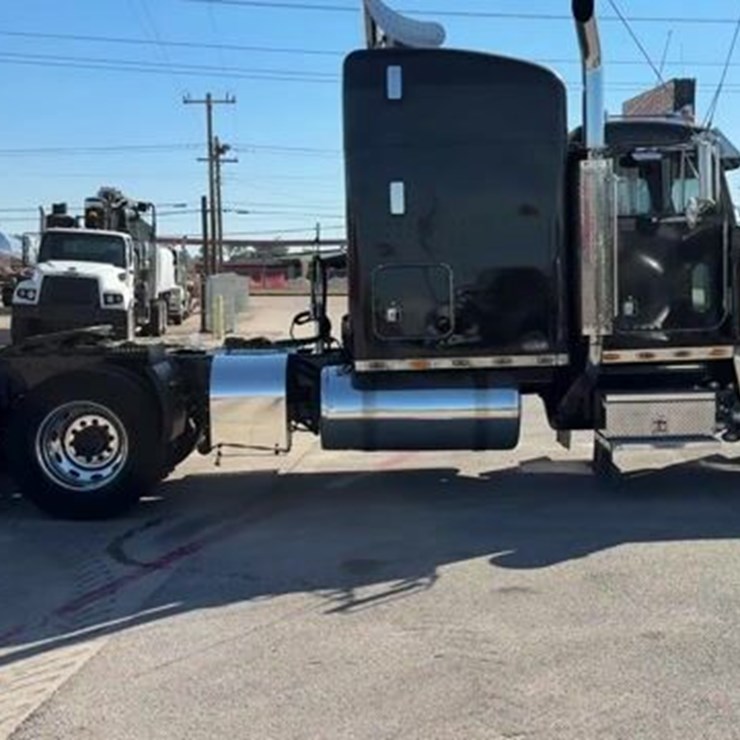 2000 PETERBILT 379