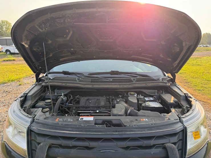 2018-ford-explorer-image-26