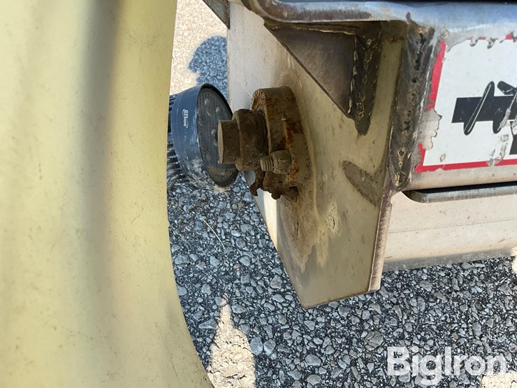 8’-stainless-steel-truck-salt/sand-spreader-attachment-image-18