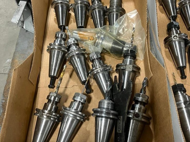 (13x)-cat-40-taper-tool-holders-image-1