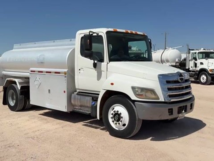 2015-hino-338-image-1