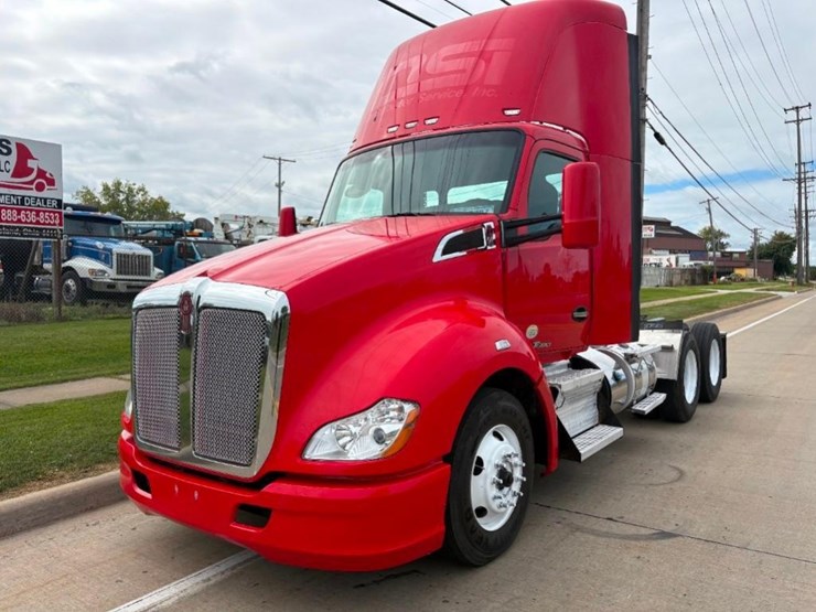 2015-kenworth-t680-image-4