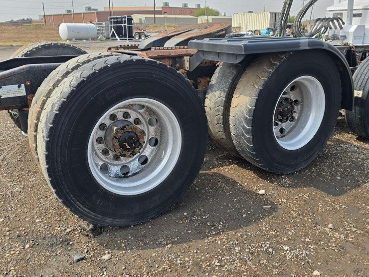 2018-freightliner-cascadia-125-image-24