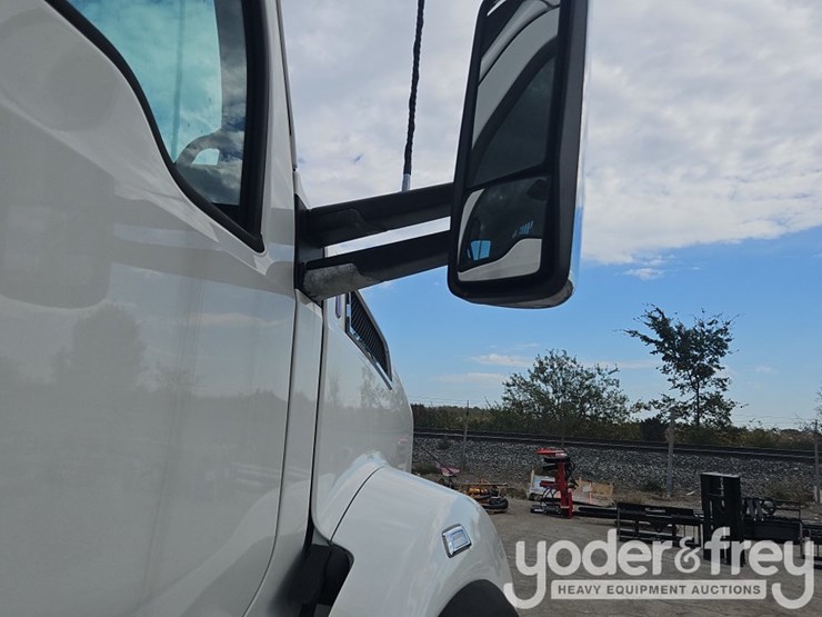 2017-kenworth-t880-image-44