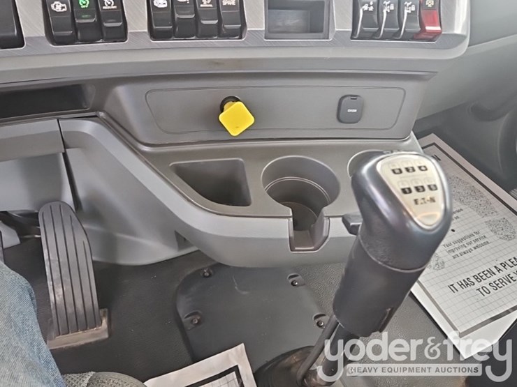 2017-kenworth-t880-image-56