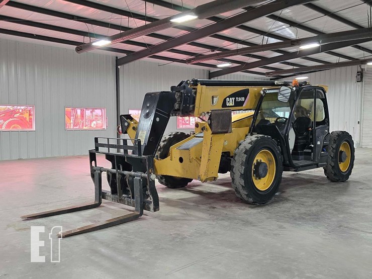 2018-caterpillar-tl943d-image-1