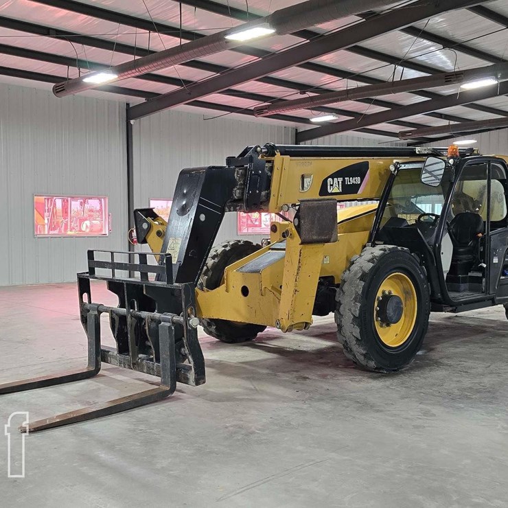 2018 CATERPILLAR TL943D