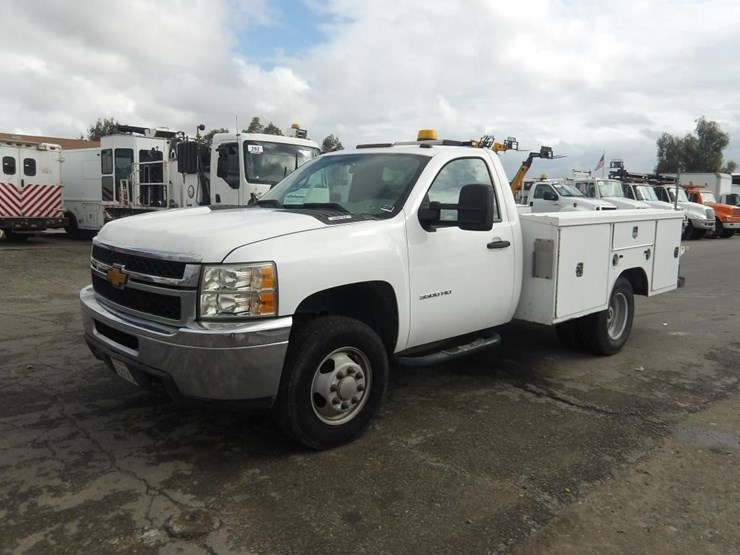 2013-chevrolet-silverado-3500-image-1