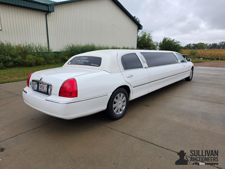 2006-lincoln-town-car-limousine-image-5