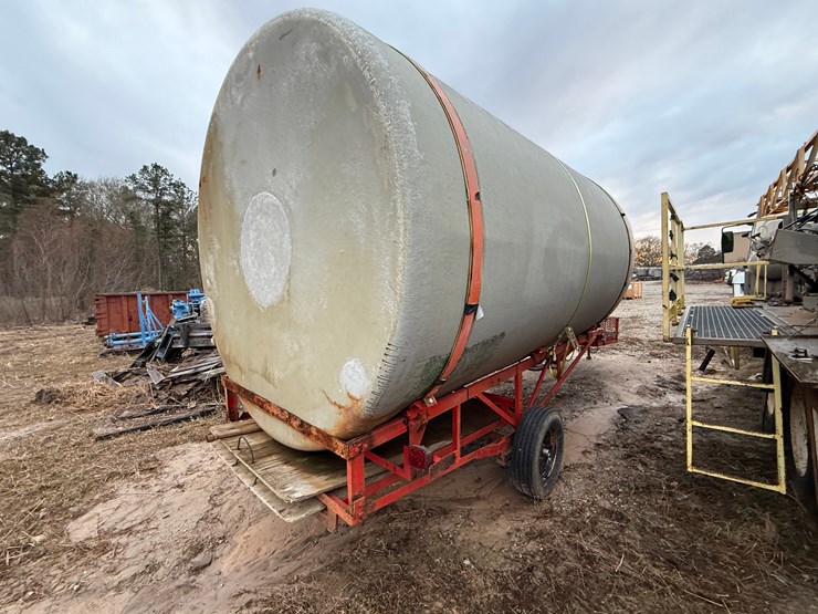 8’-dia-x-13’l-110-bbl-fiberglass-storage-tank-on-s/a-bumper-pull-trailer-image-12