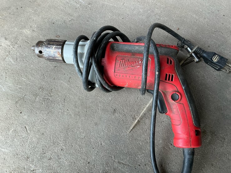 #111-•-milwaukee-0300-20-1/2"-corded-drill-and-black-&-decker-bdeg400-4.5"-angle-grinder-image-4