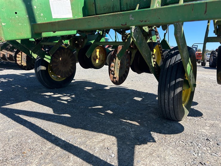john-deere-7000-image-10